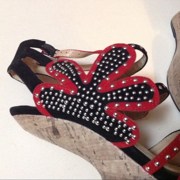 Where art meets fashion! Fun & Funky ALBA wedges! - Picture 8 of 8